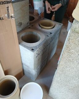Installazione nuovo camino (canna fumaria) Schiedel sistema Absolut + G0.
Per maggiori informazioni vi aspettiamo in sede.
#chiavenna #cannafumaria #schiedel