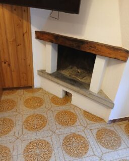 Rimozione camino a legna esistente.
Installazione nuovo inserto a pellet Piazzetta mod. IP 7 su nuova canna fumaria in acciaio rivestita in coppelle in feltro di vetro.
Inclusa pratica conto termico.
#piazzetta #chiavenna